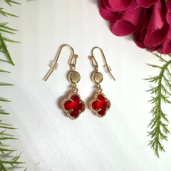 Jewelry - NEW⚜️Crystal Clover Charm Red Glass Earrings